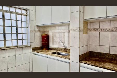 Casa à venda com 3 quartos, 360m² em Ipiranga, Belo Horizonte
