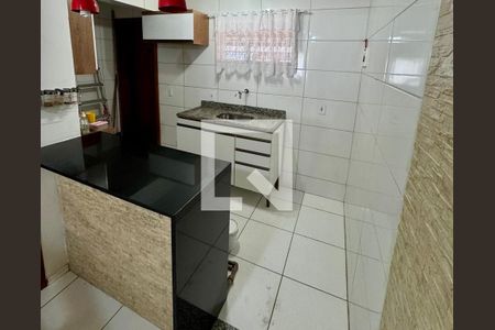 Cozinha de casa de condomínio para alugar com 2 quartos, 70m² em Vista Alegre, São Gonçalo
