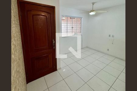 Quarto 1 de casa de condomínio para alugar com 2 quartos, 70m² em Vista Alegre, São Gonçalo