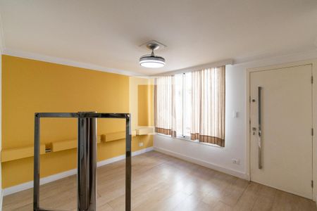 Sala  de casa de condomínio à venda com 3 quartos, 133m² em Vila Fachini, São Paulo