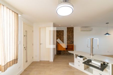 Sala  de casa de condomínio à venda com 3 quartos, 133m² em Vila Fachini, São Paulo