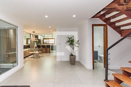 Casa para alugar com 4 quartos, 311m² em Chácara das Pedras, Porto Alegre