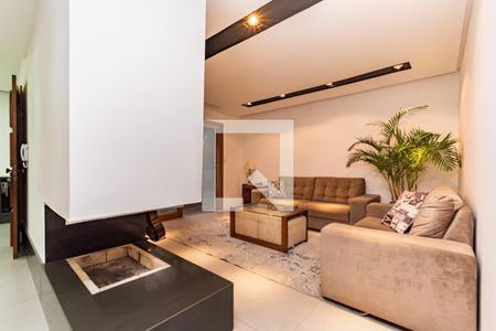Casa para alugar com 4 quartos, 311m² em Chácara das Pedras, Porto Alegre