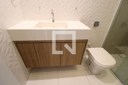 Banheiro do Quarto 1 de casa para alugar com 3 quartos, 360m² em Daniel Fonseca, Uberlândia