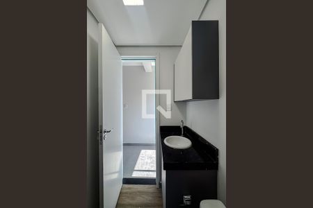 Banheiro de kitnet/studio para alugar com 1 quarto, 38m² em Vila Invernada, São Paulo