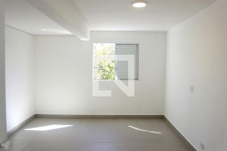 Quarto  de kitnet/studio para alugar com 1 quarto, 22m² em Jardim Santa Mena, Guarulhos