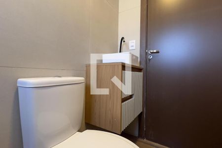 Banheiro de apartamento para alugar com 1 quarto, 39m² em Jardim Santa Mena, Guarulhos