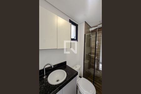 Banheiro de kitnet/studio para alugar com 1 quarto, 38m² em Vila Invernada, São Paulo