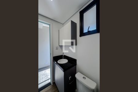 Banheiro de kitnet/studio para alugar com 1 quarto, 38m² em Vila Invernada, São Paulo