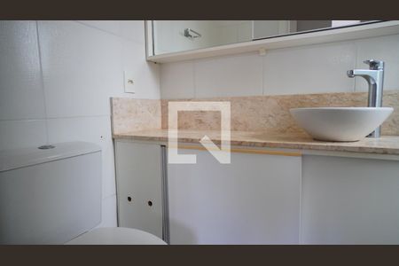 Banheiro suite 1 de apartamento à venda com 3 quartos, 72m² em São João, Porto Alegre
