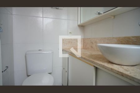Banheiro suite 1 de apartamento à venda com 3 quartos, 72m² em São João, Porto Alegre