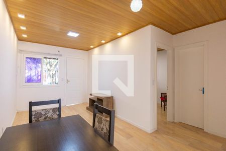 Casa à venda com 2 quartos, 77m² em Guajuviras, Canoas