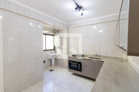 Cozinha e Área de Serviço de apartamento para alugar com 2 quartos, 104m² em Vila Assunção, Porto Alegre