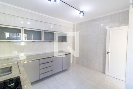 Cozinha e Área de Serviço de apartamento para alugar com 2 quartos, 104m² em Vila Assunção, Porto Alegre