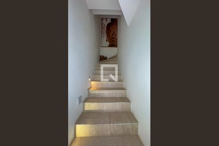 Escada de casa para alugar com 2 quartos, 120m² em Brooklin, São Paulo