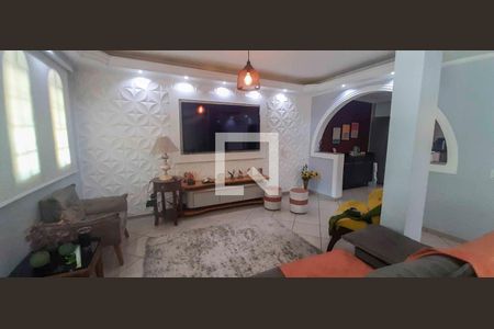 Casa para alugar com 5 quartos, 250m² em Jardim Primeiro de Maio (chacara Fazendinha), Osasco