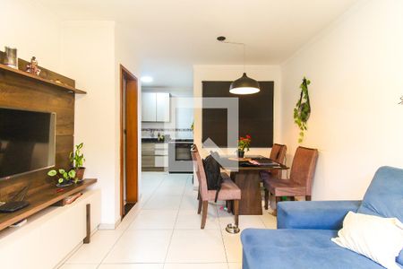 Sala de casa de condomínio à venda com 2 quartos, 68m² em Cidade Nitro Operária, São Paulo