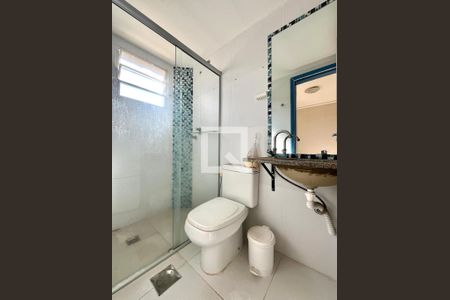 Banheiro da Suíte  de apartamento para alugar com 3 quartos, 60m² em Vila Satúrnia, Campinas