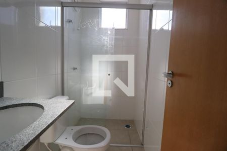Banheiro Social de apartamento para alugar com 2 quartos, 56m² em Marta Helena, Uberlândia