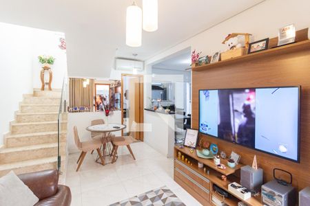 Sala de casa de condomínio à venda com 2 quartos, 64m² em Pestana, Osasco