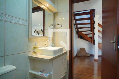 Banheiro  de casa à venda com 2 quartos, 200m² em Partenon, Porto Alegre