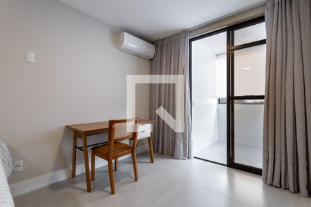Quarto de apartamento para alugar com 3 quartos, 191m² em Recreio dos Bandeirantes, Rio de Janeiro