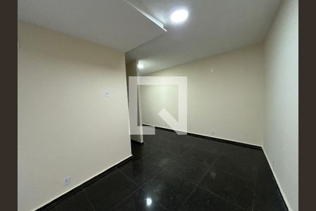 Sala de casa para alugar com 2 quartos, 200m² em Vila Valqueire, Rio de Janeiro