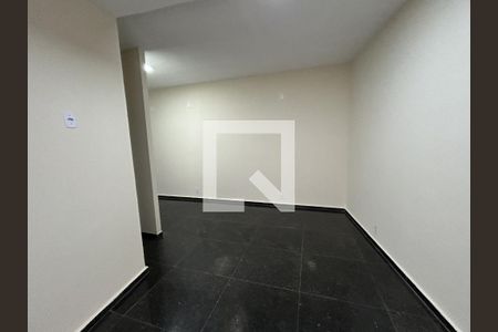 Sala de casa para alugar com 2 quartos, 200m² em Vila Valqueire, Rio de Janeiro