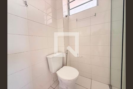 Banheiro de apartamento para alugar com 2 quartos, 47m² em Estoril, Belo Horizonte