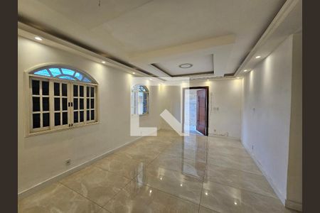 Sala de casa para alugar com 3 quartos, 100m² em Dona Neli, Nova Iguaçu