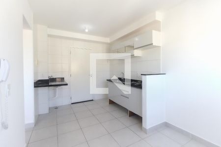 Sala - Cozinha de apartamento para alugar com 2 quartos, 32m² em Vila Carmosina, São Paulo