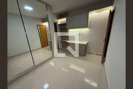 Quarto de apartamento para alugar com 2 quartos, 72m² em Saraiva, Uberlândia
