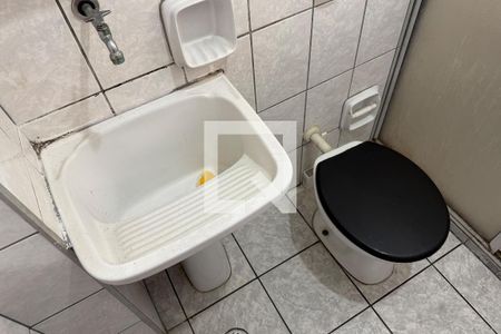 Banheiro de kitnet/studio para alugar com 1 quarto, 28m² em Gonzaga, Santos