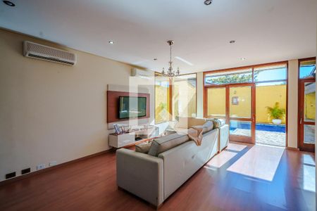 Sala de casa à venda com 4 quartos, 350m² em Cidade São Francisco, São Paulo