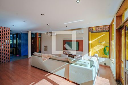 Sala de casa à venda com 4 quartos, 350m² em Cidade São Francisco, São Paulo