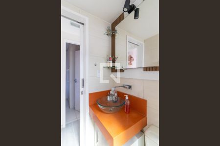 Banheiro de apartamento à venda com 2 quartos, 52m² em Jardim Sulacap, Rio de Janeiro