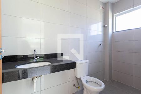 Banheiro da suíte de apartamento à venda com 2 quartos, 145m² em Nacional, Contagem