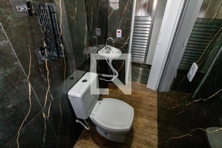 Banheiro de casa para alugar com 1 quarto, 38m² em Campo Limpo, São Paulo