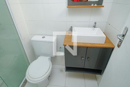 Banheiro da Suíte 1 de casa de condomínio para alugar com 2 quartos, 104m² em Santíssimo, Rio de Janeiro