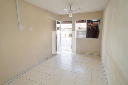 Sala de casa de condomínio para alugar com 2 quartos, 104m² em Santíssimo, Rio de Janeiro