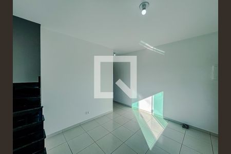 Sala de casa de condomínio para alugar com 2 quartos, 75m² em Penha de França, São Paulo