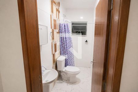 Banheiro de kitnet/studio para alugar com 1 quarto, 40m² em Serraria, São José