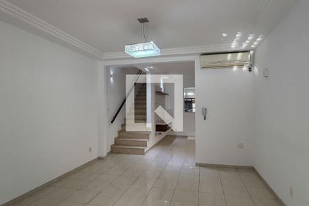 Sala 1 de casa para alugar com 3 quartos, 200m² em Embaré, Santos