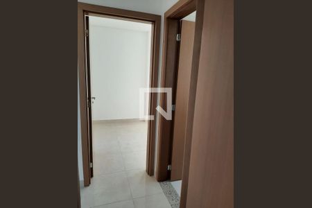 Corredor de apartamento à venda com 2 quartos, 64m² em Setor Leste Universitário, Goiânia