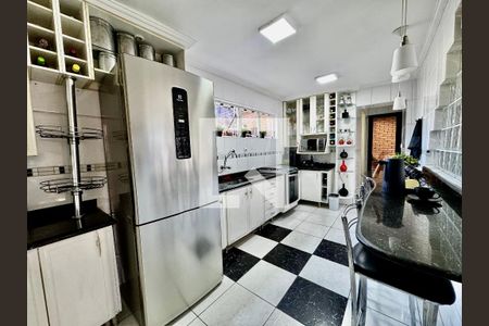 Casa à venda com 3 quartos, 268m² em Carlos Prates, Belo Horizonte