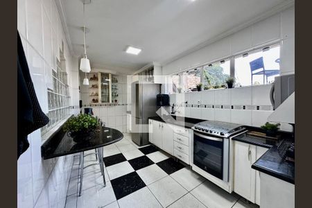 Casa à venda com 3 quartos, 268m² em Carlos Prates, Belo Horizonte