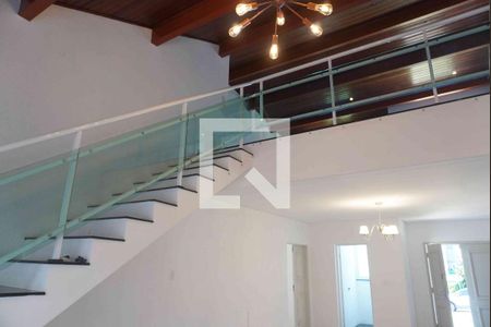 Sala de casa de condomínio à venda com 2 quartos, 360m² em Morada dos Pássaros, Barueri