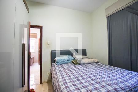Quarto 1 de casa à venda com 3 quartos, 160m² em Irajá, Rio de Janeiro