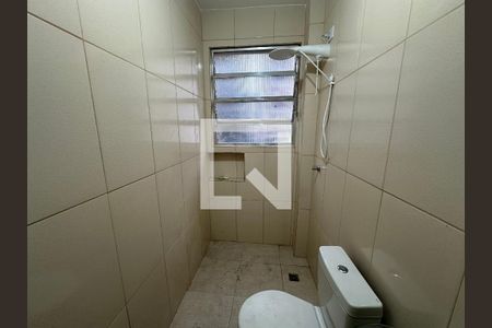Banheiro de apartamento para alugar com 1 quarto, 45m² em Centro, São Vicente
