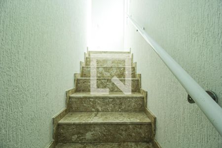 Escada de casa para alugar com 3 quartos, 200m² em Vila Cavaton, São Paulo